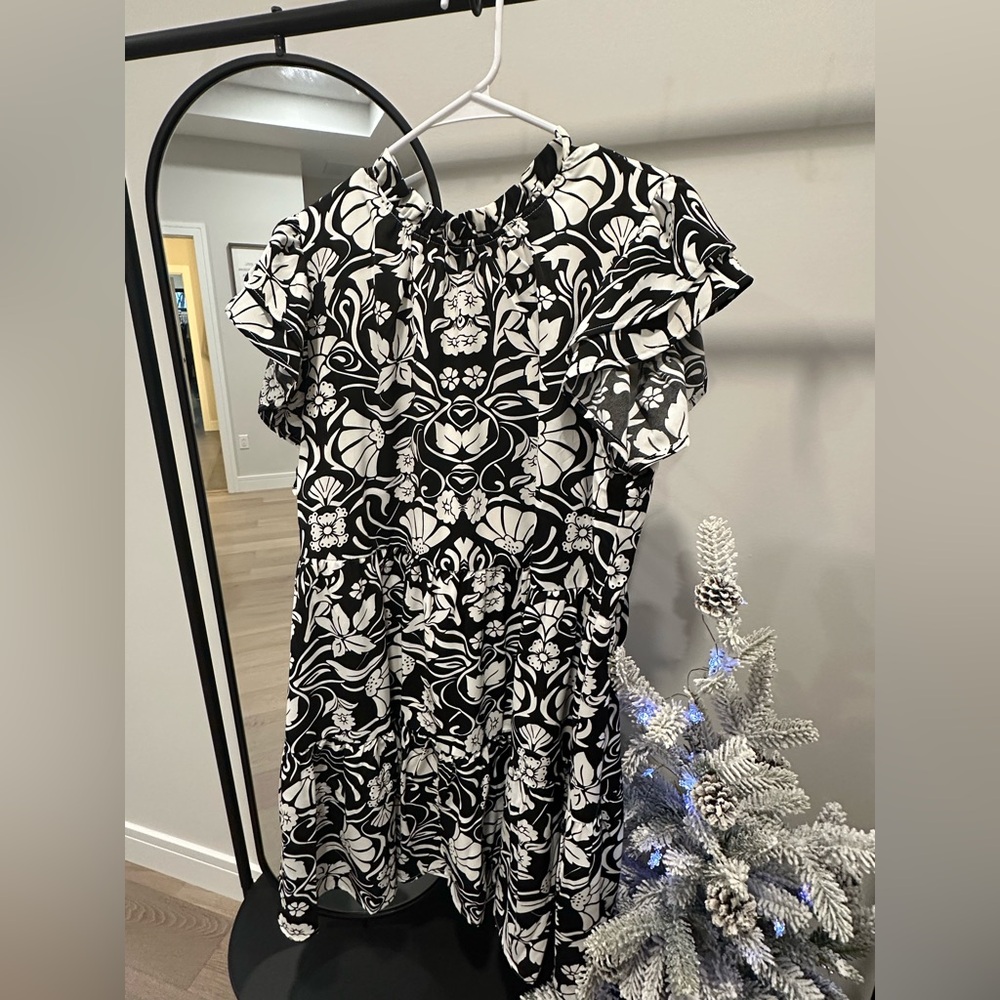 Bold black and White Dress